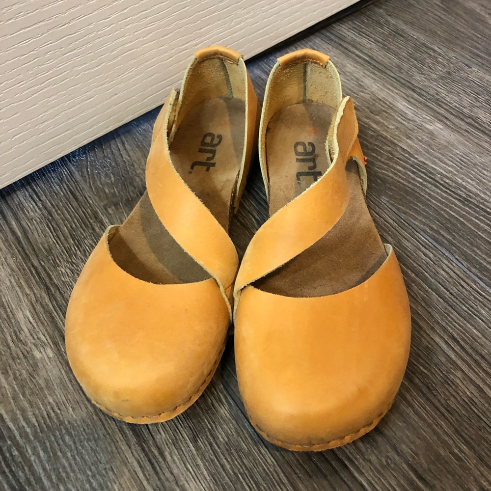 The Art Company Leather Clogs